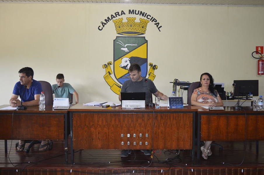 Confira fotos da sessão plenária do dia 23 de março de 2020, no Plenário da Câmara de Vereadores de Lavras do Sul.